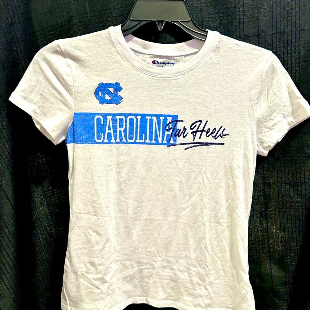 UNC Univeristy of North Carolina tshirt. New. Size Small